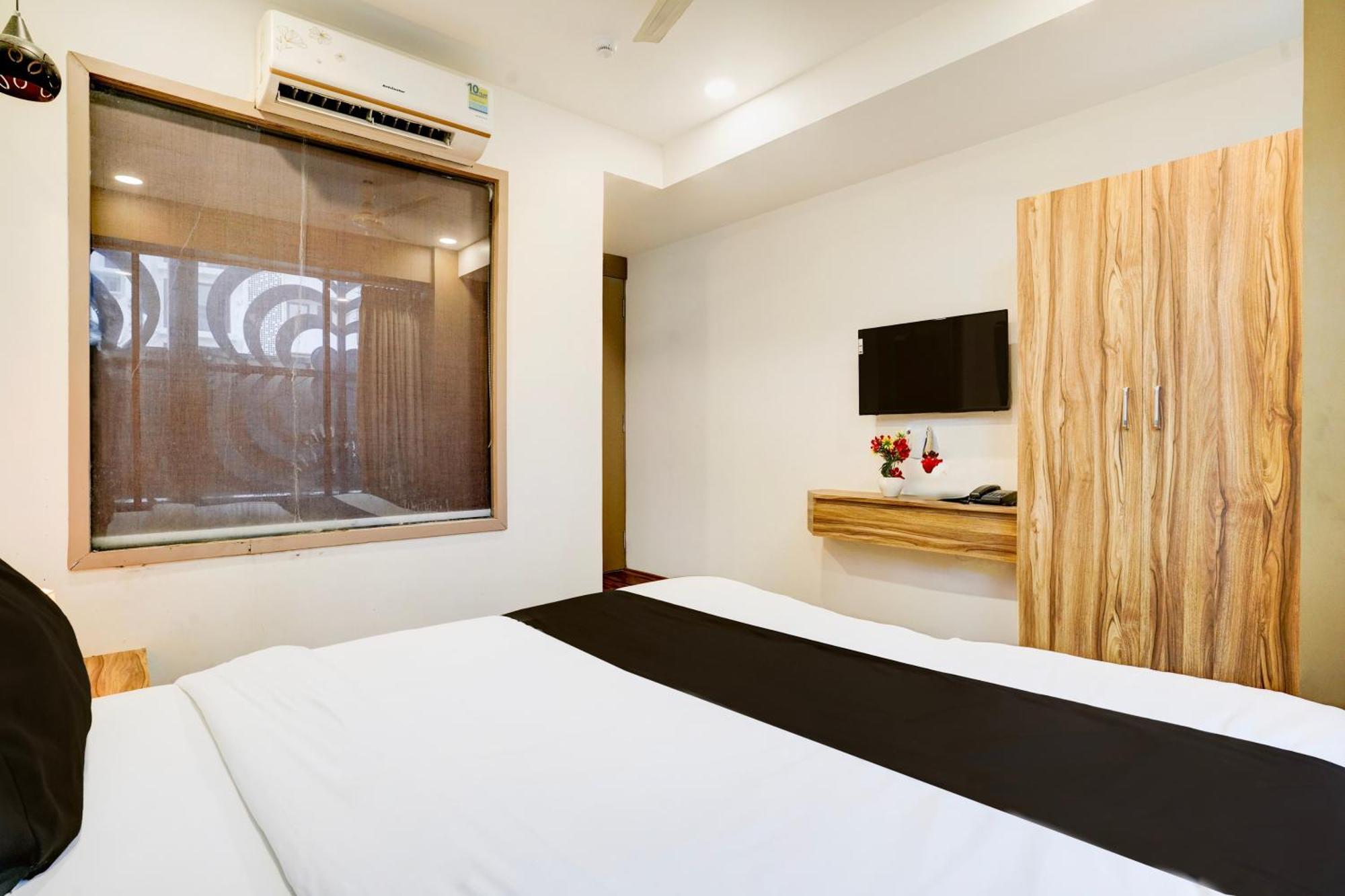 Super Collection O Vesu Surat Formerly Hotel Signature Εξωτερικό φωτογραφία