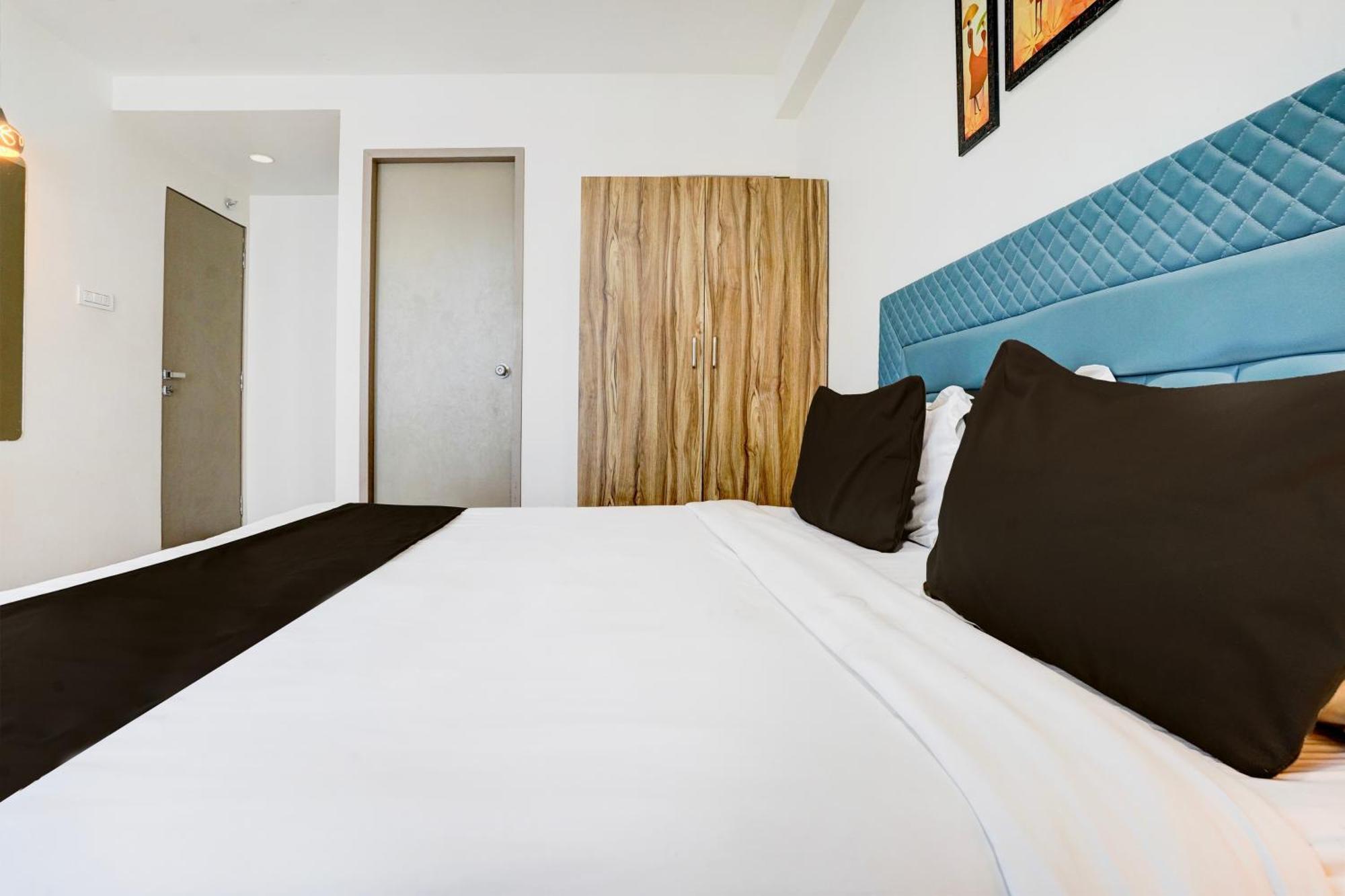 Super Collection O Vesu Surat Formerly Hotel Signature Εξωτερικό φωτογραφία